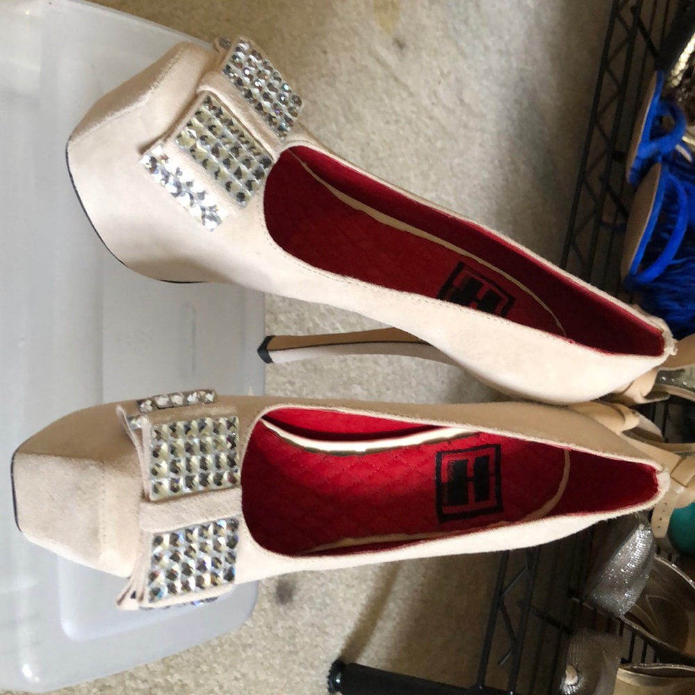 Shoes size 6